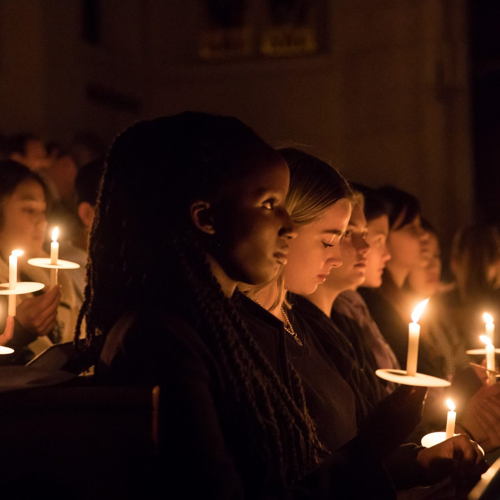 Clifton_College's tweet photo. The Christmas season began on Sunday in the Clifton College Chapel with our beautiful annual Advent Carol Service.

Read more here: https://t.co/Q51qvxmsRK
@ccolchapel https://t.co/FveE0QhLz0