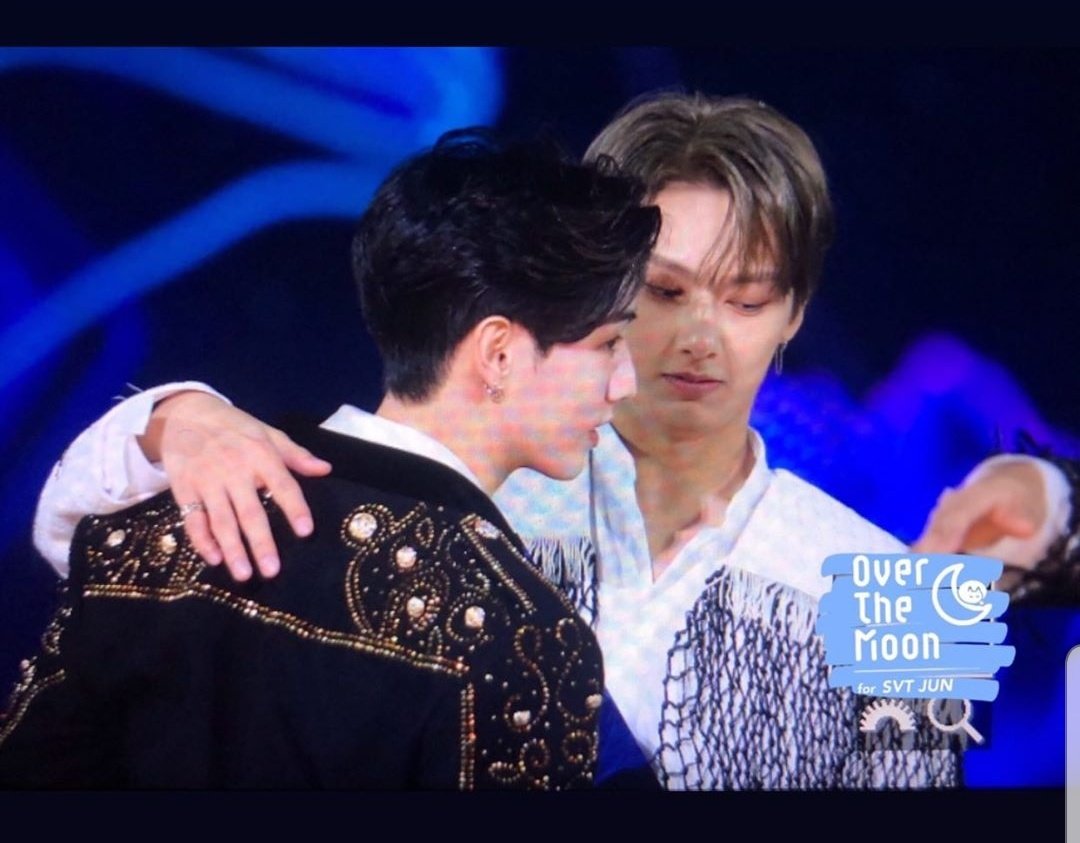 junhui17_lemon's tweet photo. やべ、推しと推しやん。
こんなんニヤけるしかねぇべ https://t.co/C9MMYjOpgm