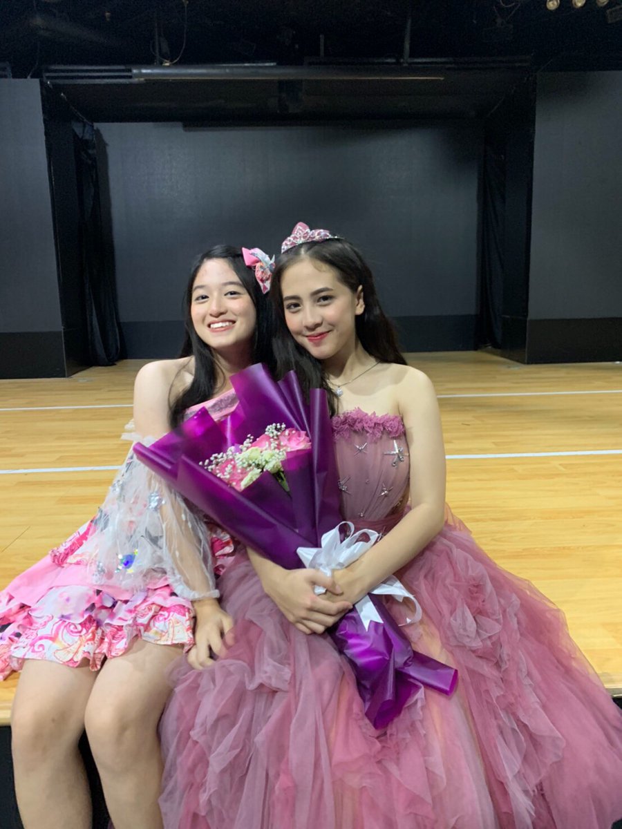 eveantoinette_'s tweet photo. Happy Graduation friend 🤗 sukses karir nya kedepannya https://t.co/pkHr6VmtY1