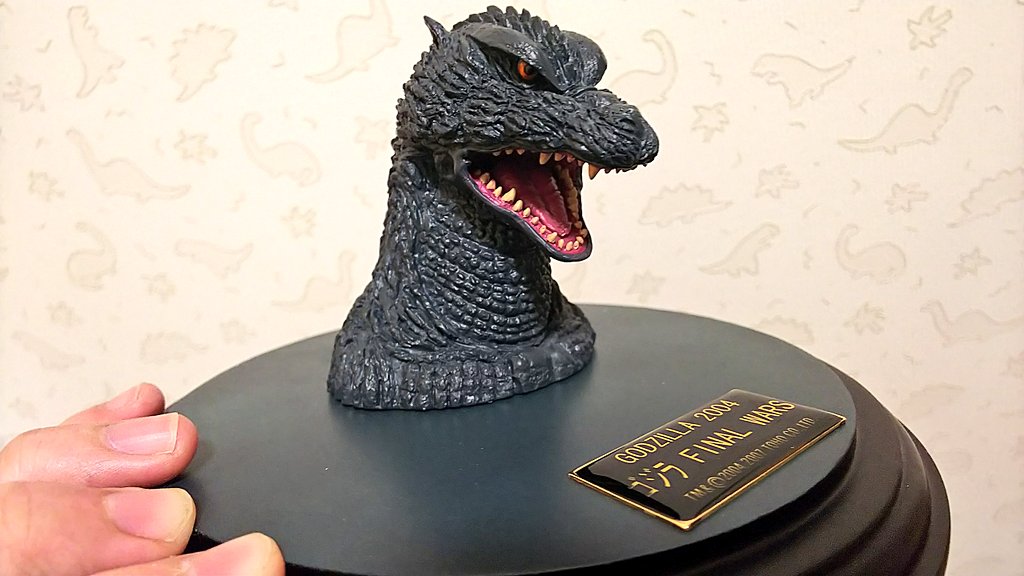 今日届いた物はこちら♪ アトリエG1ゴジラ2004ヘッドスタチュー 高さは