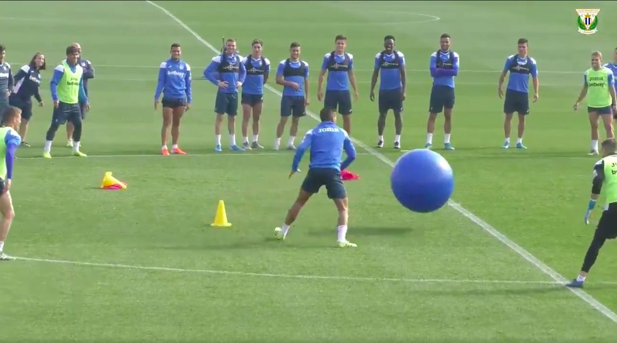 CD Leganés crazy new warm up routine.  buff.ly/34Pug6X