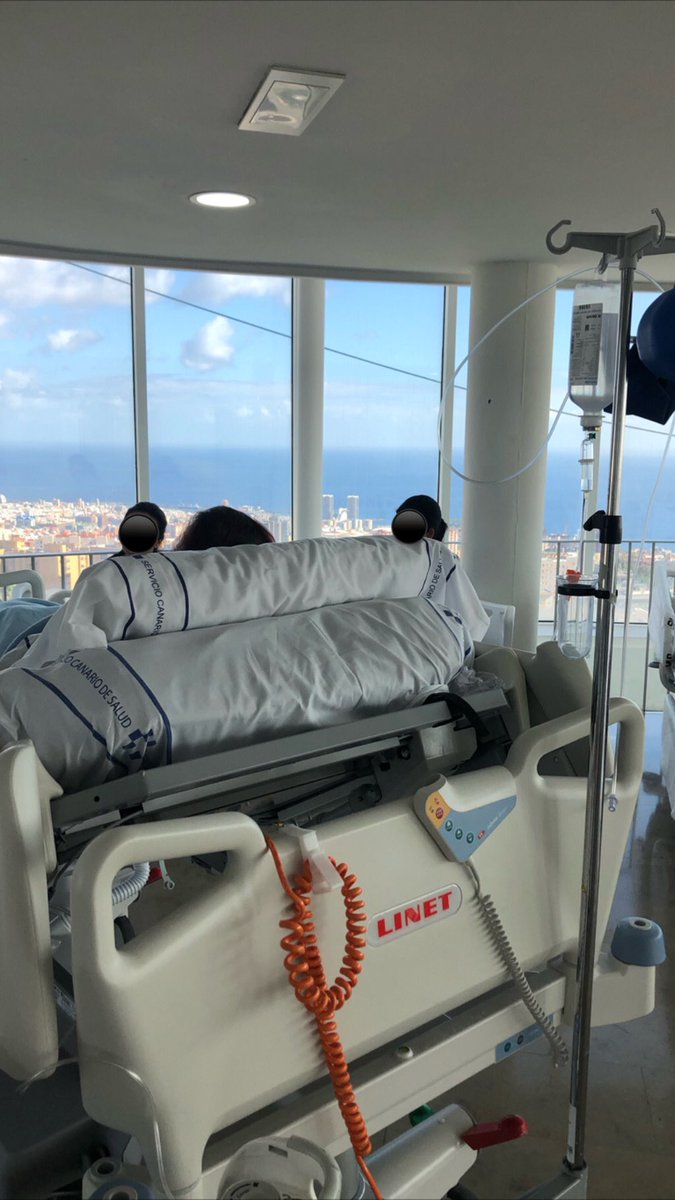ayer subimos al décimo piso de la torre del hospital a una paciente que lleva 109 días en la uvi (donde no llega la luz natural) para que viera la luz del sol ❤️
