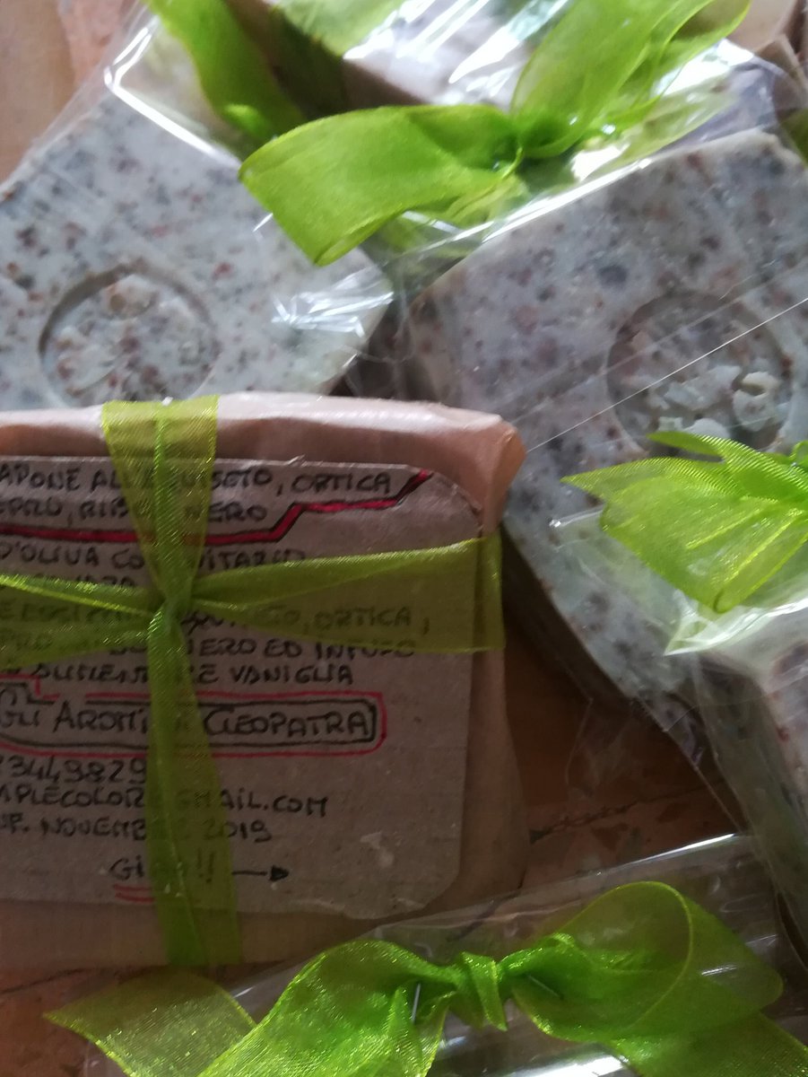 AromiGli's tweet photo. PACKAGING SAPONE EQUISETO. Più info/more info ➡ https://t.co/LSpLSSltCA
#gliaromidicleopatra👁 #handmadesoap #soap #saponeartigianale #madeinitaly #equiseto #Packaging #Vegan #veganlife #NaturalBeauty #healthcare #christmasgiftideas #ecofriendly #idearegalo #benesserenaturale https://t.co/agymOWUGL0