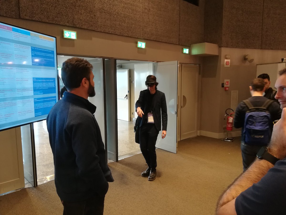 marcominerva's tweet image. A #wpc19it con HoloLens /w @marcodangelo