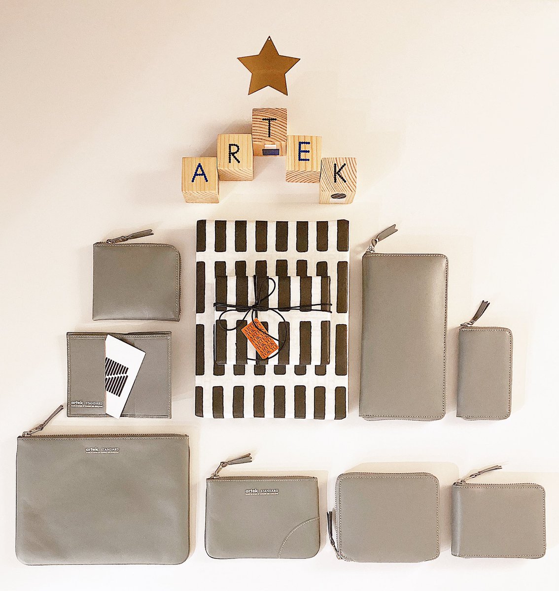 Artekjapan Season S Greetings From Artek T Okyo Store コム デ ギャルソン ウォレットが入荷しました アルテックのために作られたグレーの色は 日本で当店のみの取り扱いです シンプルで機能的 男女問わずお使いいただけます Artek Artekjapan Season S Greetings From Artek T Okyo Store コム デ ギャルソン ウォレットが入荷しました アルテックのために作られたグレーの色は 日本で当店のみの取り扱いです シンプルで機能的 男女問わずお使いいただけます Artek