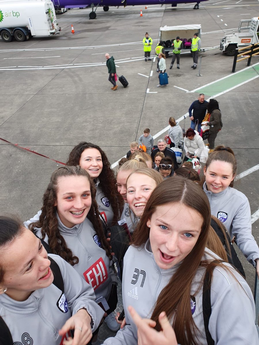 Glasgow Girls FC -19s NP squad at Edinburgh airport on way to Tenerife for 12 days as part of @erasmusplusUK educational trip to <a href="/TnfTopTraining/">TenerifeTopTraining</a> 
🖤⚽️💜🌞