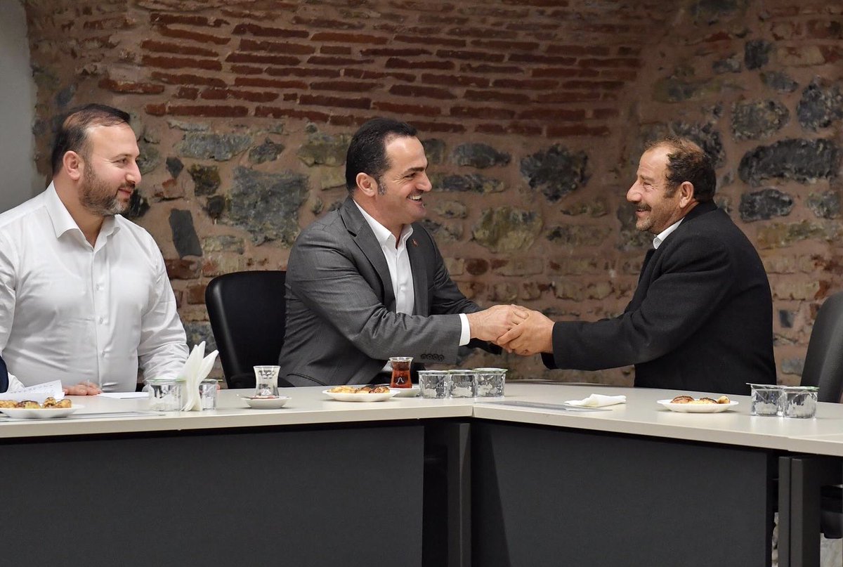 Çarşamba günleri düzenlediğimiz Halk Günü'nde Beyoğlumuz’da ikamet eden, ticaret yapan, çalışan veya Beyoğlu ile yolu bir noktada kesişen vatandaşlarımızın sorunlarını, isteklerini ve fikirlerini dinledik.