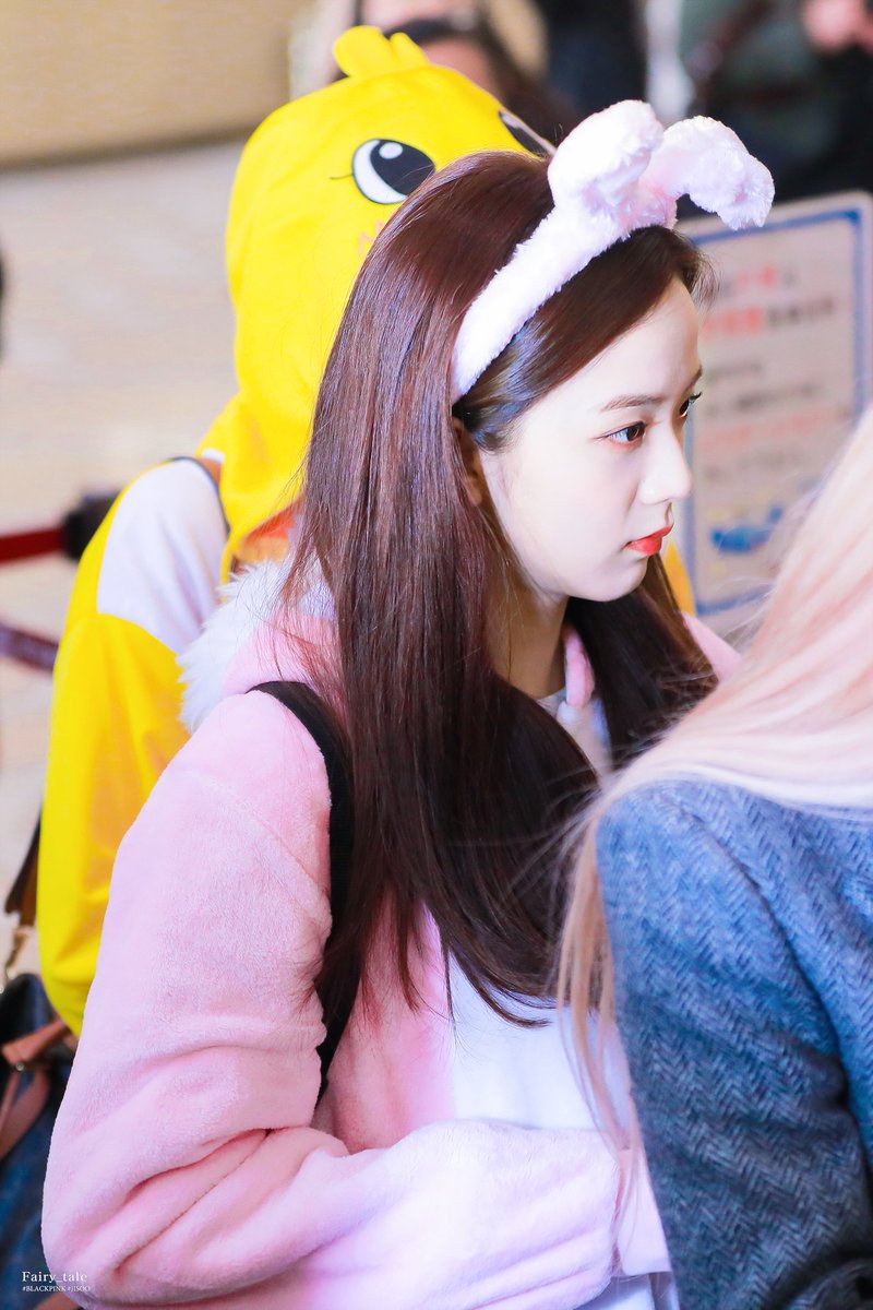 Fairy_tale0103's tweet photo. 191203 GMP 출국 HQ
#BLACKPINK #JISOO #블랙핑크 #지수 https://t.co/sJFQPSEDRw