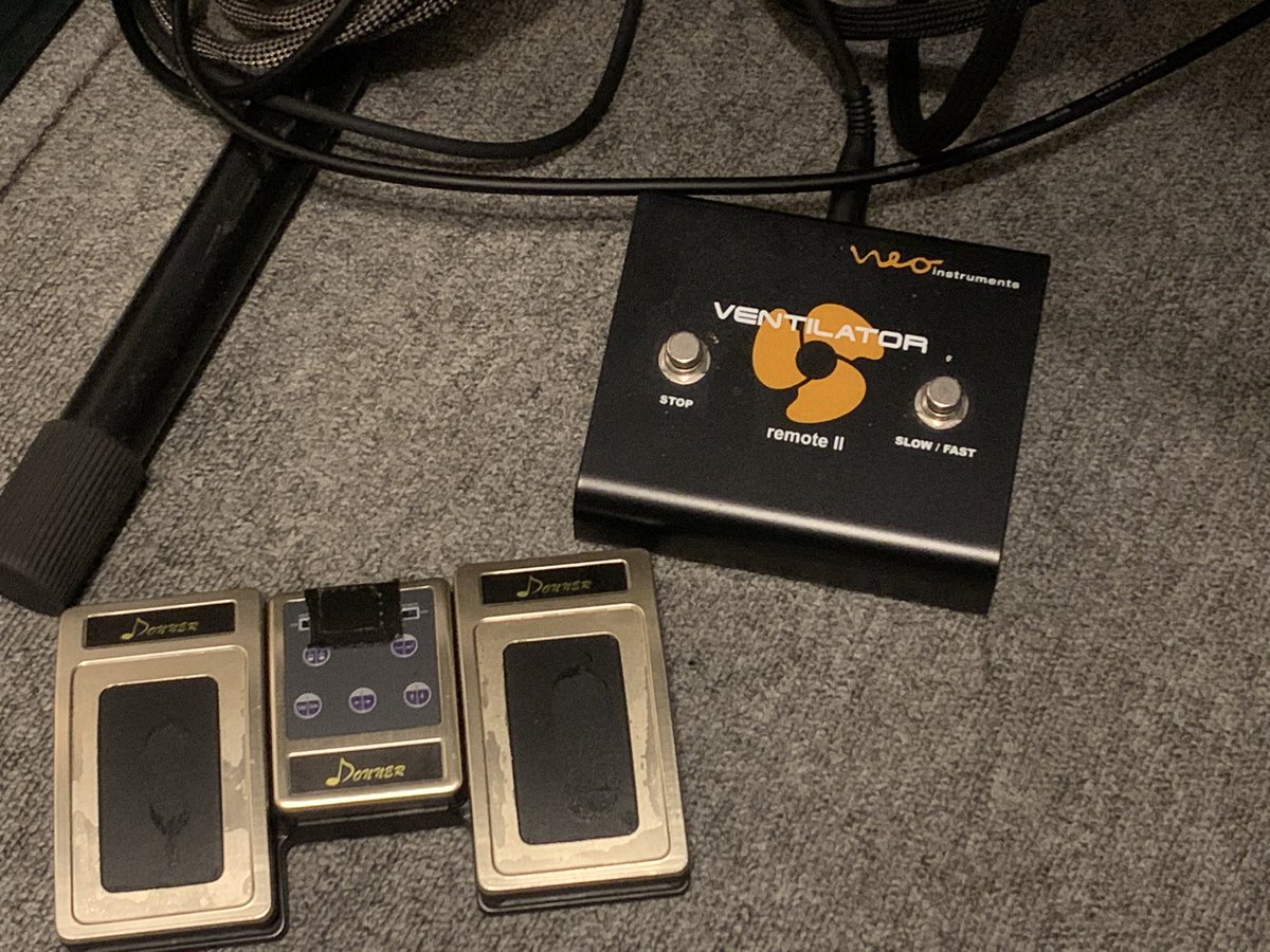 hiroaki_idaka's tweet photo. シンガーソングライター野場郁弥さんのRecにオルガンで参加させて頂きました🎹
素敵すぎる曲で気持ち入りまくりでした!完成が楽しみ✨
皆様ありがとうございました!
ベンチレーターのリモートスイッチも大活躍(嬉)♫
#野場郁弥 #法西隆宏 #伊勢賢治 #OnBraceRecordingStudio #VENTILATORII https://t.co/SswKRiPaK0