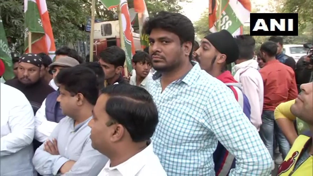 Congress workers gather outside Tihar Jail after former Finance Minister P Chidambaram was granted bail by Supreme Court in #INXMediaCase (Enforcement Directorate Case).