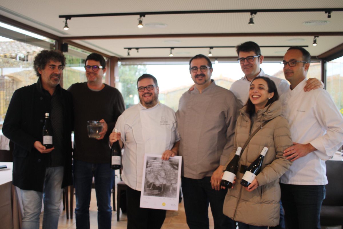 anguladelter's tweet photo. 📣Amb la marca #QuermanyGastronòmic hem presentat les V Jornades Gastronòmiques de l’Angula del Ter i del Rec del Molí de Pals. 

🍽Participen els restaurants Sa Punta, @Sol_Blanc, @Es_Portal i @VICUSrestaurant: fins el 22 de desembre!

#VJornadesAnguladelTer
#cuinaempordanet https://t.co/sji5l8mF0a