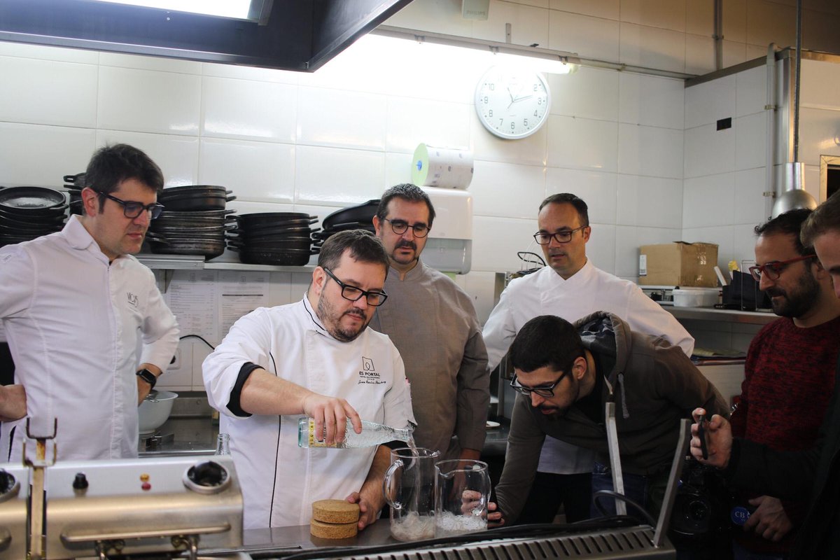 anguladelter's tweet photo. 📣Amb la marca #QuermanyGastronòmic hem presentat les V Jornades Gastronòmiques de l’Angula del Ter i del Rec del Molí de Pals. 

🍽Participen els restaurants Sa Punta, @Sol_Blanc, @Es_Portal i @VICUSrestaurant: fins el 22 de desembre!

#VJornadesAnguladelTer
#cuinaempordanet https://t.co/sji5l8mF0a