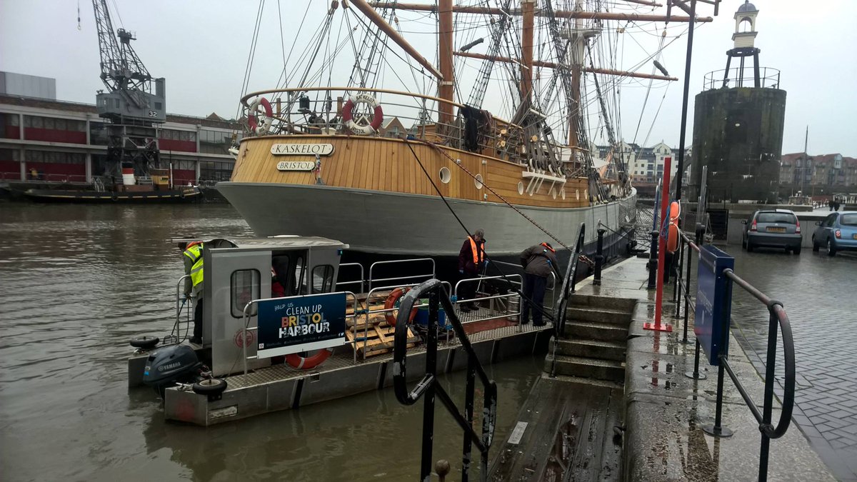 LWWworkboats's tweet photo. Fantastic to see the guys at #CleanUpBristolHarbour and @HarbMasterBris keeping Bristol's harbour plastic free with one of our boats. Keep up the good work!
#plasticpollution #harbourcleanup #Bristolharbour https://t.co/pPiS8KcRUb