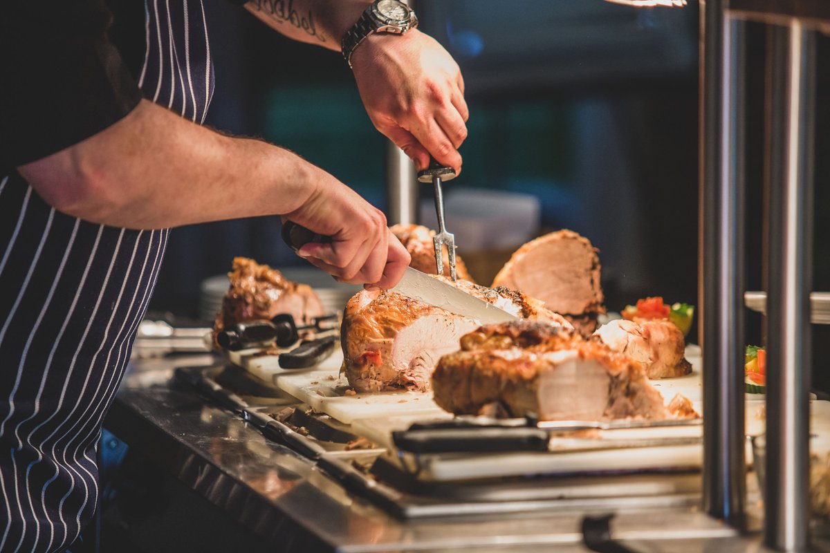 It's the 1st of our #festivecarvery today. Every Wednesday (excluding #xmasday) 12pm-2.30pm. Take a look at the menu... bit.ly/2LnOIEf

01986 784347 to book