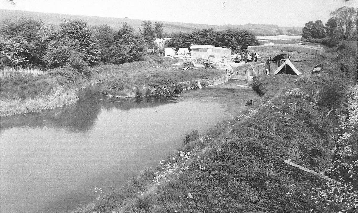 CRTWalesandSW's tweet image. Our #WaterwaysWednesday Quiz question this week is what were these volunteers repairing and can you tell us when? We'll give you the answer tomorrow. Pic courtesy of #KACT Archive. #KennetAndAvon #WednesdayMotivation #LifesBetterByWater