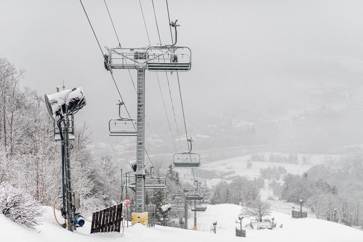 huntermtn's tweet photo. 🎿: 34 trails
🚡: 4 lifts
⏳: 9AM-4PM
(Yes the Flyer is running)
https://t.co/9bVrgRHmUR https://t.co/VgMYtOBlRp