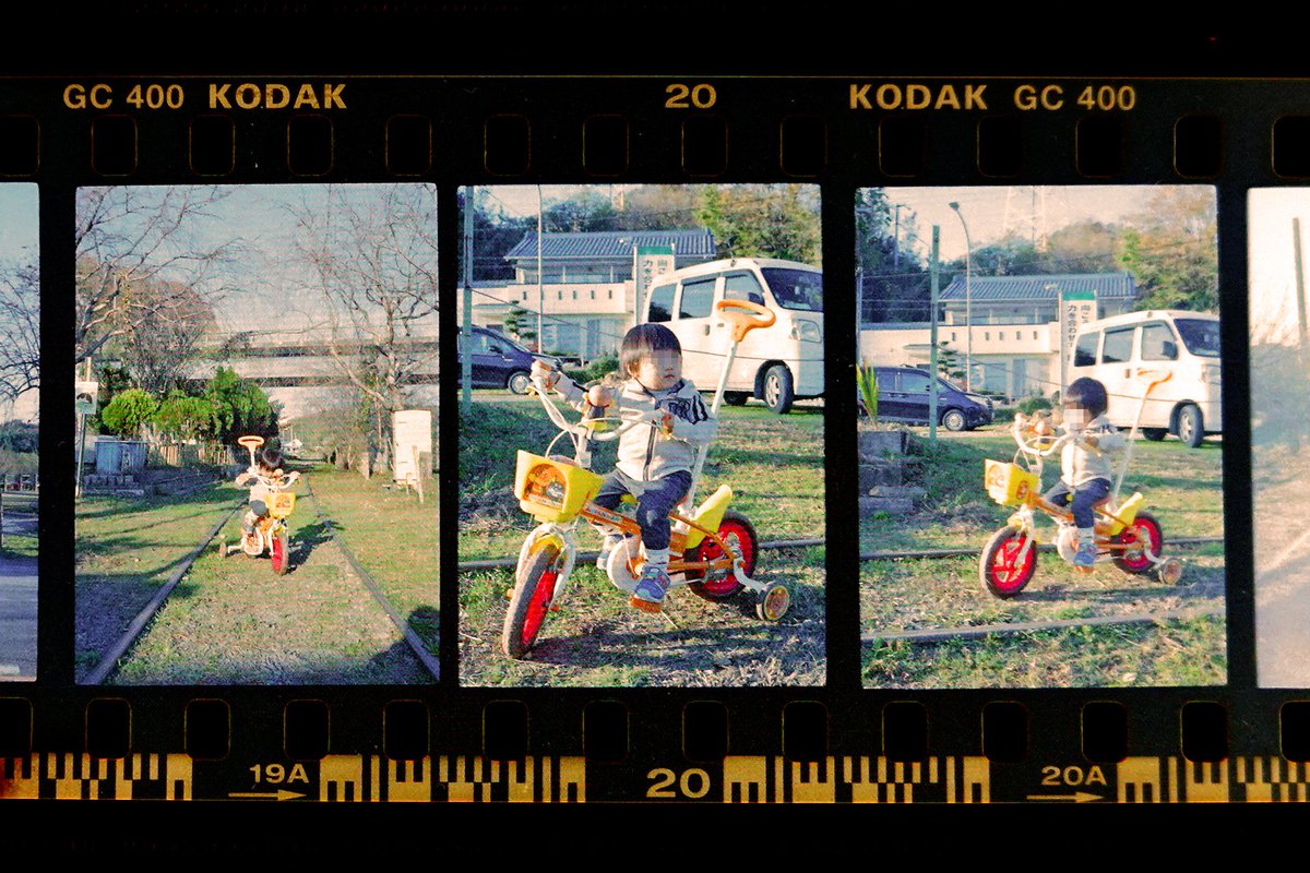 マーシー Sony野郎 ネガをrx100で撮って色反転させてみたけど これはこれでフィルムの枠まで写ってて面白いかも Olympuspen ハーフカメラ フィルムカメラ
