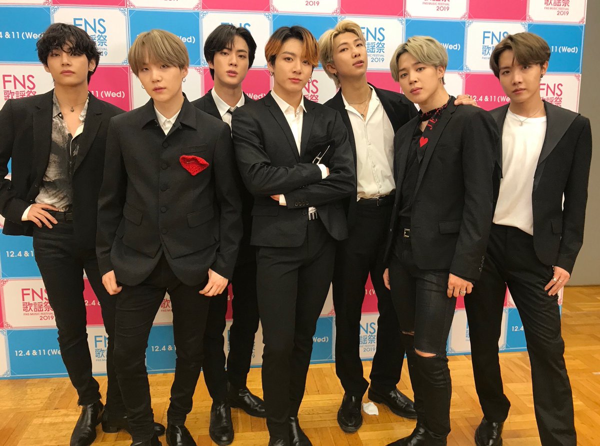 3m__y9's tweet image. #FNS歌謡祭 #BTS #FNSサイン欲しい 
スーツ姿でFAKE LOVEの破壊力はやばすぎた