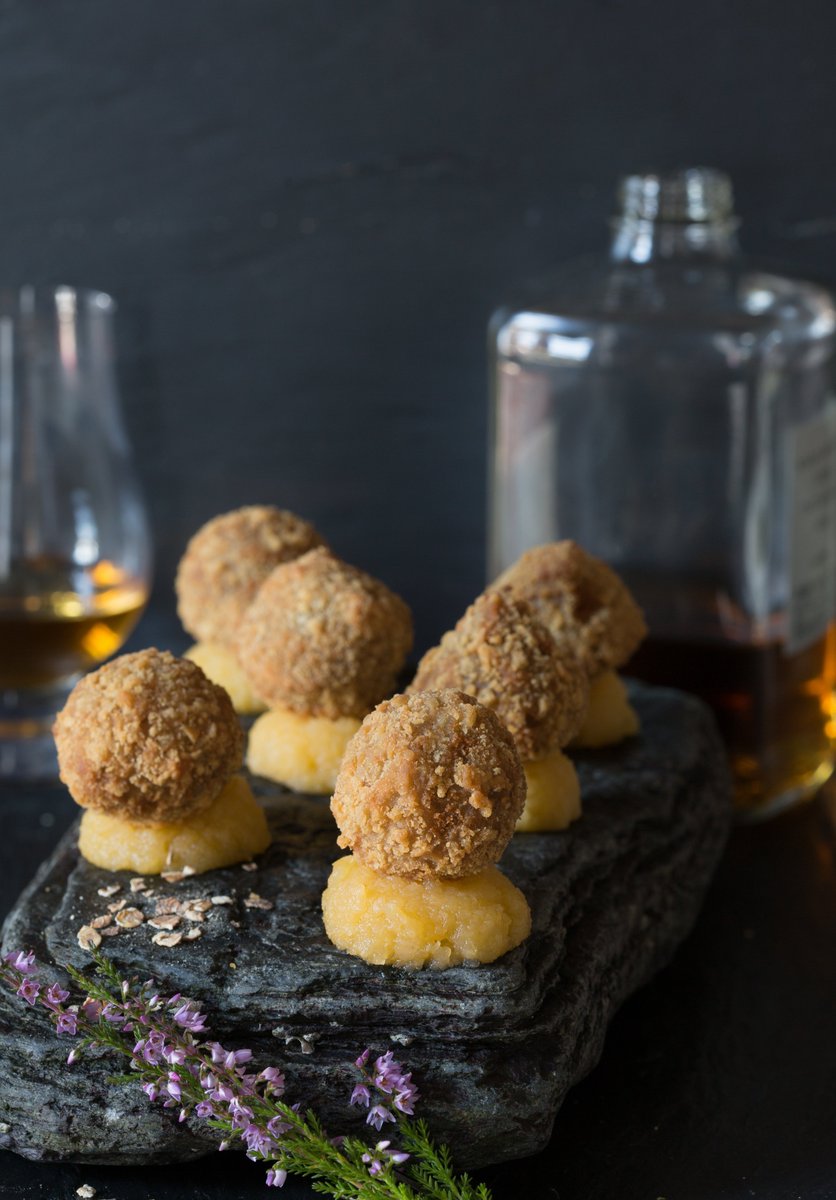 Great chieftain o' the pudding-race! Is your outlet ready for Burns Night 2020? Try our Haggis Tweeds for your menu. Award-winning, Ramsay of Carluke haggis in a jaggy jacket of crunchy breadcrumbs. A contemporary way to celebrate the Bard's birthday!
innovatefoods.co.uk/products/haggi…