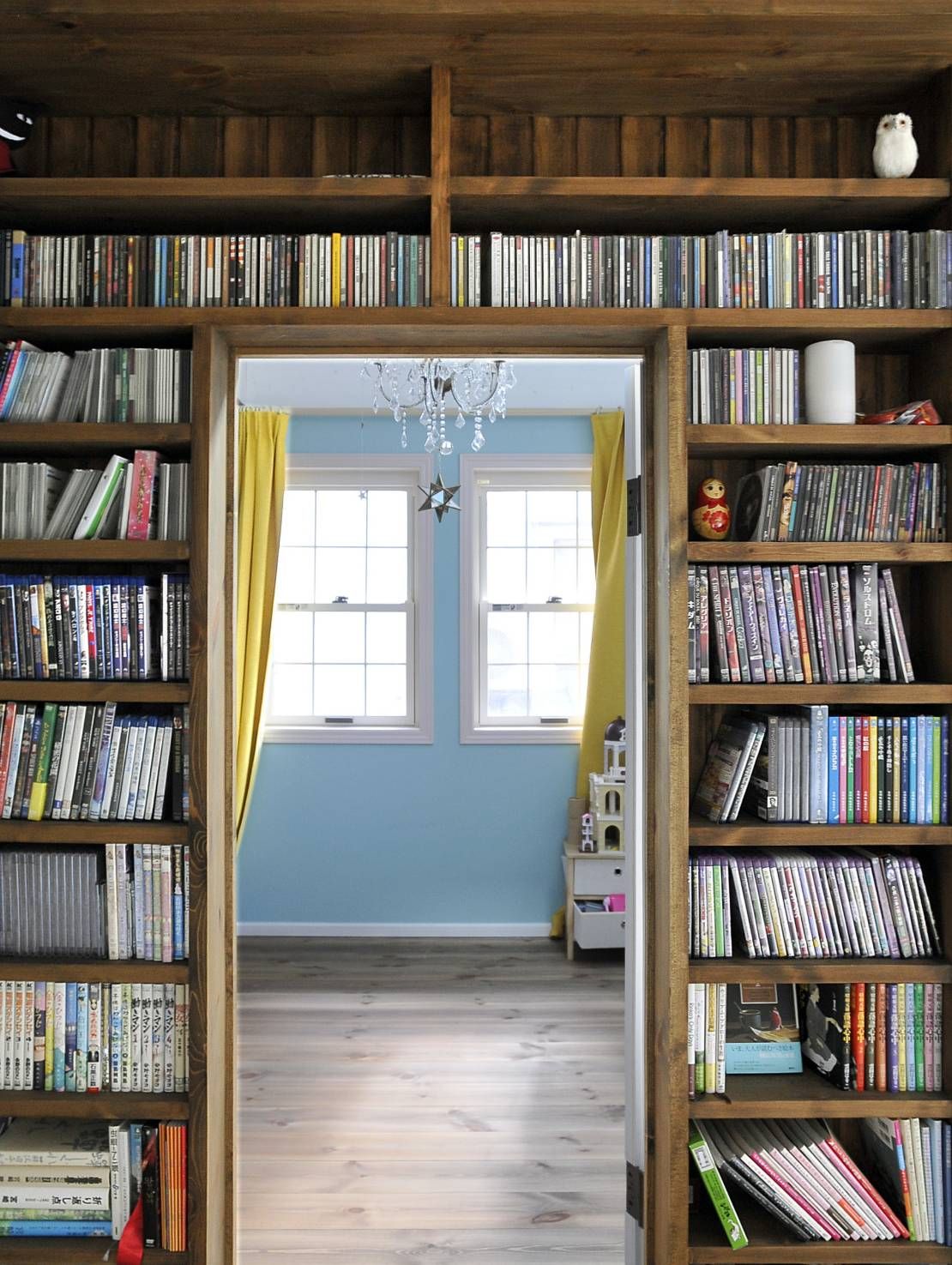 株式会社未来工房 本棚の奥に隠れた子ども部屋 扉を開けるときのわくわく感がたまりません 未来工房 未来工房の家 木の家 無垢の木 自然素材の家 天然素材の家 木造 木造住宅 久留米 福岡 佐賀 マイホーム 我が家の一枚 子ども部屋 本棚