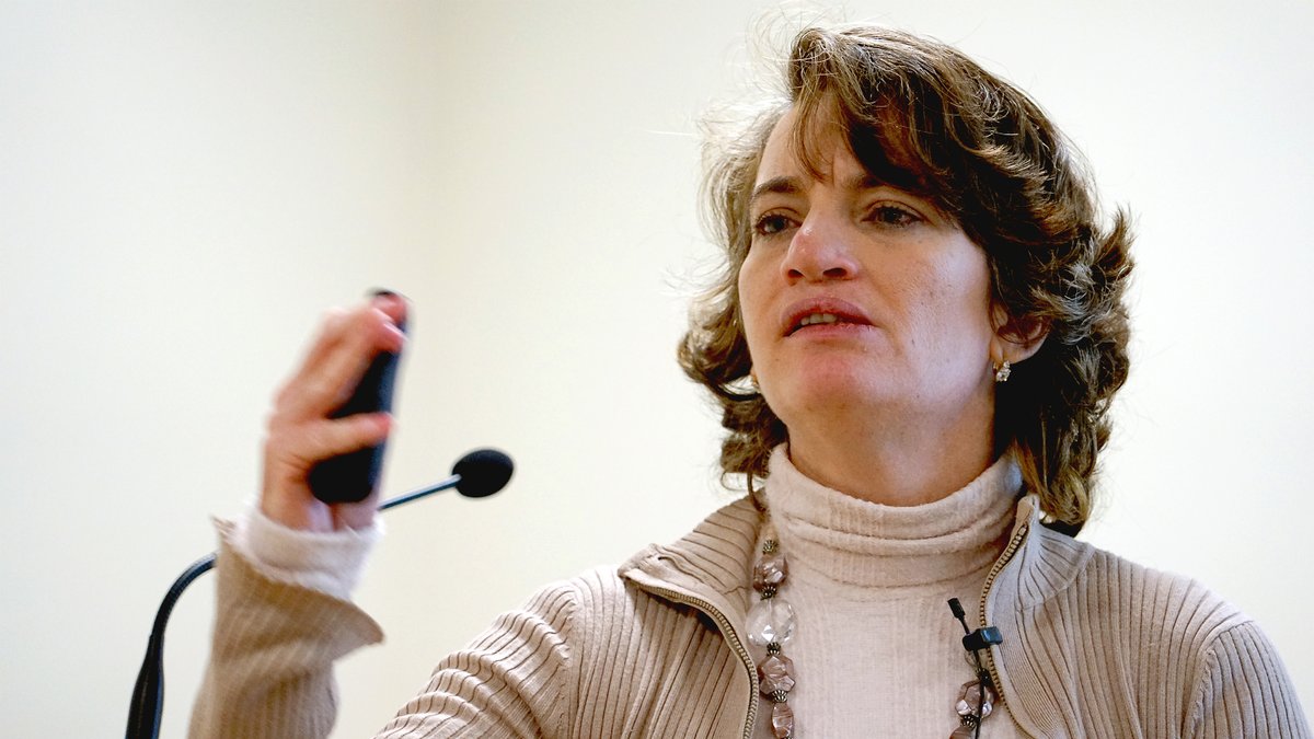 citiususc's tweet photo. Yesterday we had the pleasure to welcome Prof. Daniela Barreiro from @ufbaempauta, who gave a lecture at the center about the purposes and ability of #OpenIE methods to achieve a multilingual system to extract facts from natural language sentences

 👉🏽 https://t.co/WGna4IA789 https://t.co/MEPByKOJ4d