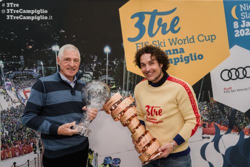 A Milano si entra nel cuore della 3Tre con <a href="/GiorgioRocca/">Giorgio Rocca</a>, Gros, Edalini e il legame col ciclismo e Francesco Moser #fisalpine #AlpineSkiing #4Dicembre #scialpinomaschile bit.ly/2LmPEsC