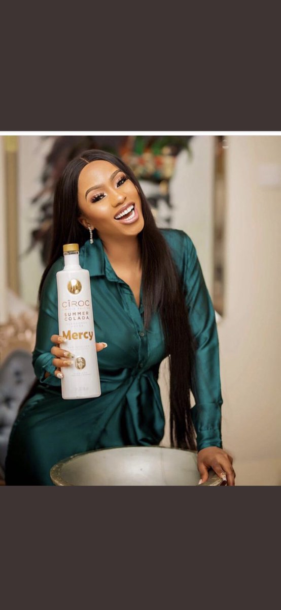 Kanima___'s tweet image. #ColadaSweetLikeMercy #MercyColada I promise you she smells nice and tastes like Colada x honey 👅👅🍸😍