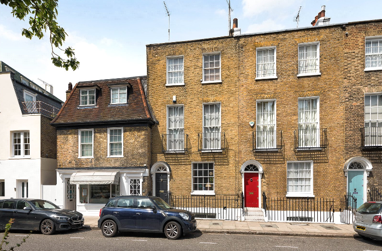 StruttsChelsea's tweet image. Another hugely successful sale on Cadogan Street. Under offer in just 2 weeks, with 9 competing offers. #happyclient #sealedbids #workinghardforourclients #overaskingprice #marketshare #chelseasw3