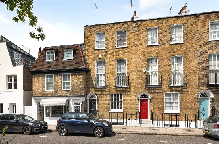 Another hugely successful sale on Cadogan Street. Under offer in just 2 weeks, with 9 competing offers. #happyclient #sealedbids #workinghardforourclients #overaskingprice #marketshare #chelseasw3