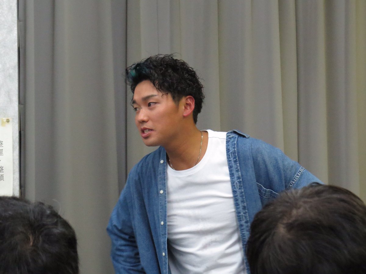 のりれけ On Twitter 12 3 札幌理容協同組合ファイターズ後援会主催の日本ハムファイターズ石川亮選手のトーク ヘアーライブの様子2 石川亮 Fの星