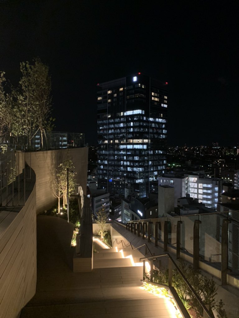 kozotty's tweet photo. 平日夜の渋谷パルコ、21時までやってて人少なくて快適！！ROOFTOP PARK 気持ちええ https://t.co/egT35wDMRe
