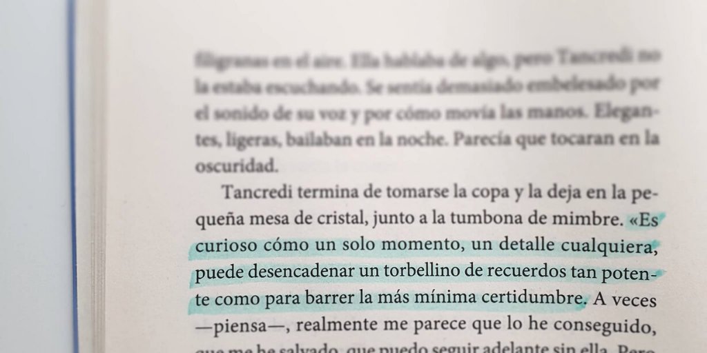 FedericoMoccia's tweet photo. 🎁📚¿A quién le vas a regalar #MilNochesSinTi estas navidades? https://t.co/jurMFWK4vv