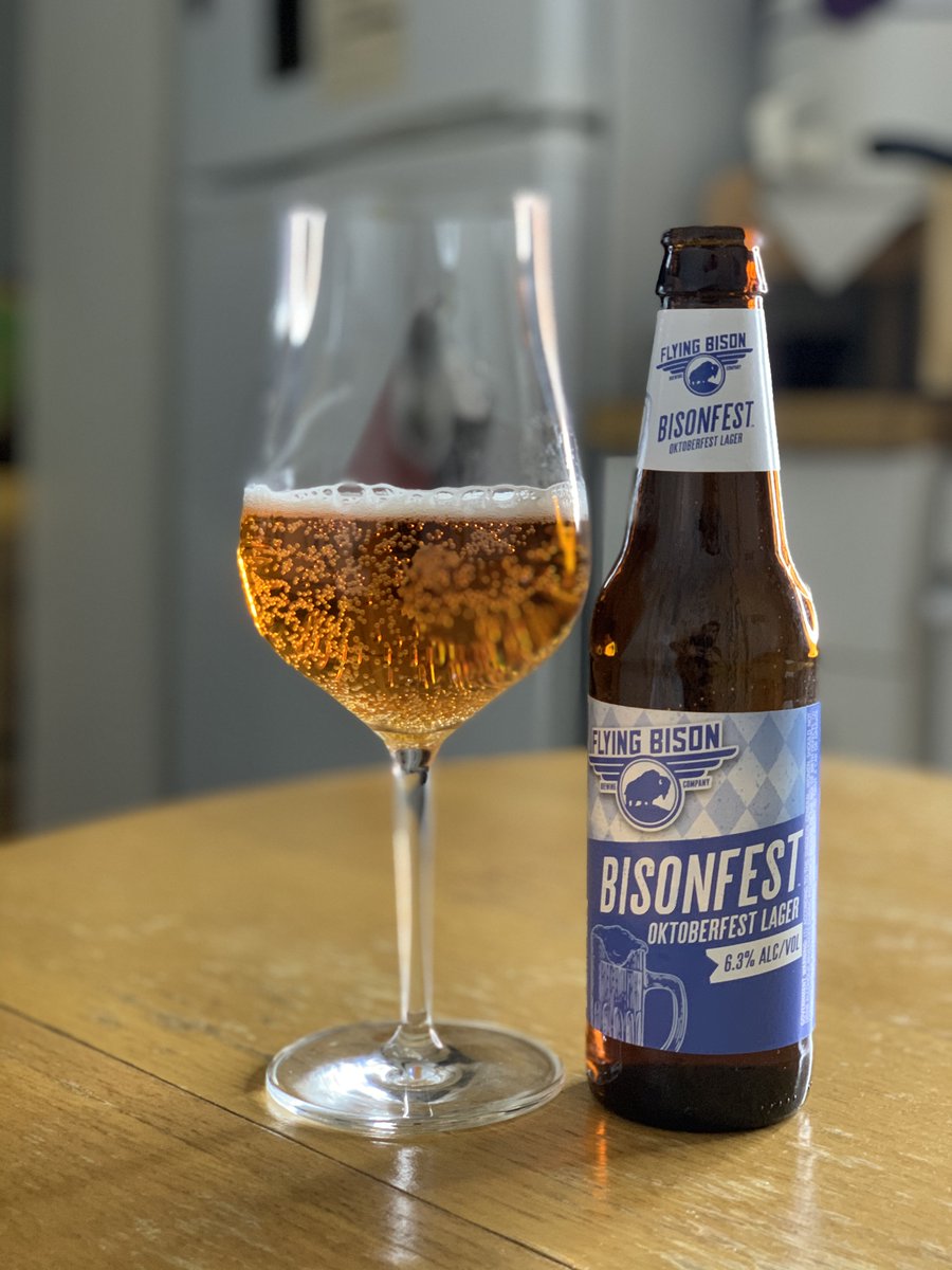 ysnrmsd1's tweet photo. #ビール紹介 動画、#ニューヨーク州 の #バイソンフェスト #メルツェン 編です。Today's #beer is #bisonfest from #NewYork . #ビール #ノムリエ #クラフトビール #地ビール #ビールレビュー #CraftBeer #nommelier
https://t.co/HeG4YmQAF6 https://t.co/81ZAfoH5Hg