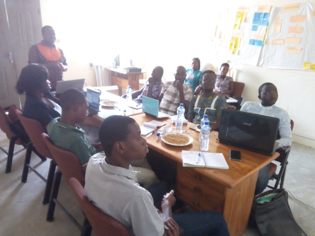 Atj2E_Tg's tweet photo. Trois (3) membres de notre Association #ATJ2E ce mercredi à une rencontre d'échanges des #journalistes sur la réduction des risques de #catastrophe organisé par l'ONG @JVE_Int @loiclawson1 @charleskolou @credolesaint @_catastrophes https://t.co/dCsWhyuFiD