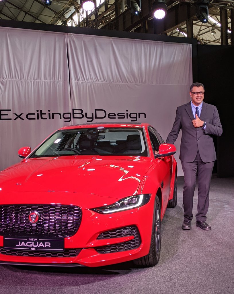 karlkolah's tweet photo. An MD with his proud baby
@JaguarIndia
#JaguarXE #Jaguar #ExcitingByDesign https://t.co/Kq9TRjjI7M