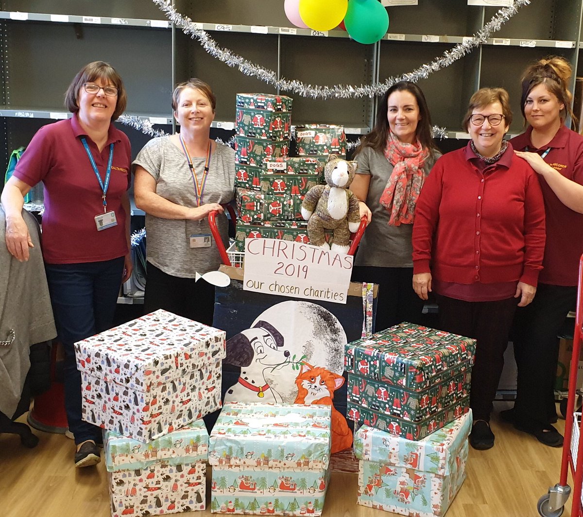Boxed ready for delivery to ROCK Grantham &amp; Halfway home dog rescue. Thanks to all who donated😺🐶🎅🏻🎄🐶 <a href="/ULHT_News/">NHS United Lincs</a> @leanne82265711 <a href="/yavenushca/">Yavenushca</a>