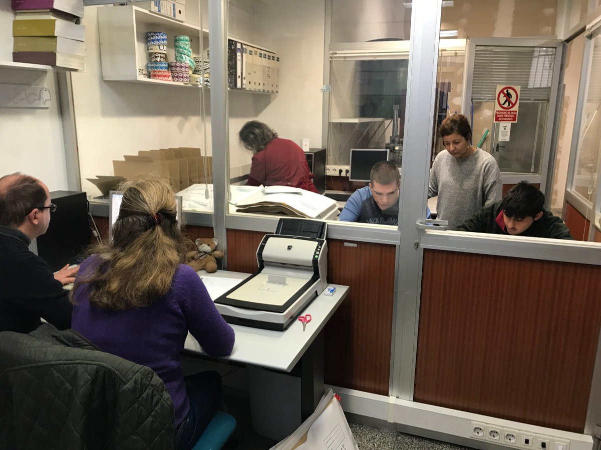 Salud_21's tweet photo. 🗣 Hospital Molina de Segura recibe a los alumnos del curso “Operaciones de grabación y tratamiento de datos” #SEF #FEYCSA
💊 Los alumnos conocerán los distintos procedimientos de trabajo relativos a la digitalización de documentación sanitaria para prácticas de #formación 🏥 https://t.co/Zp9HSynw5d