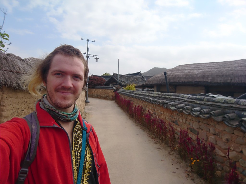 BackpackingBeer's tweet photo. World Trip: South Korea
A few weeks in the land south of the DMZ—Seoul, Gangnam, the DMZ, Sokcho, Seoraksan national park, Andong, Hahoe village, Gyeongju, Busan, Gamcheon, Yeonggsung temple, and Haeundae Beach. https://t.co/QePwpqymAn https://t.co/X0rrvWibkF