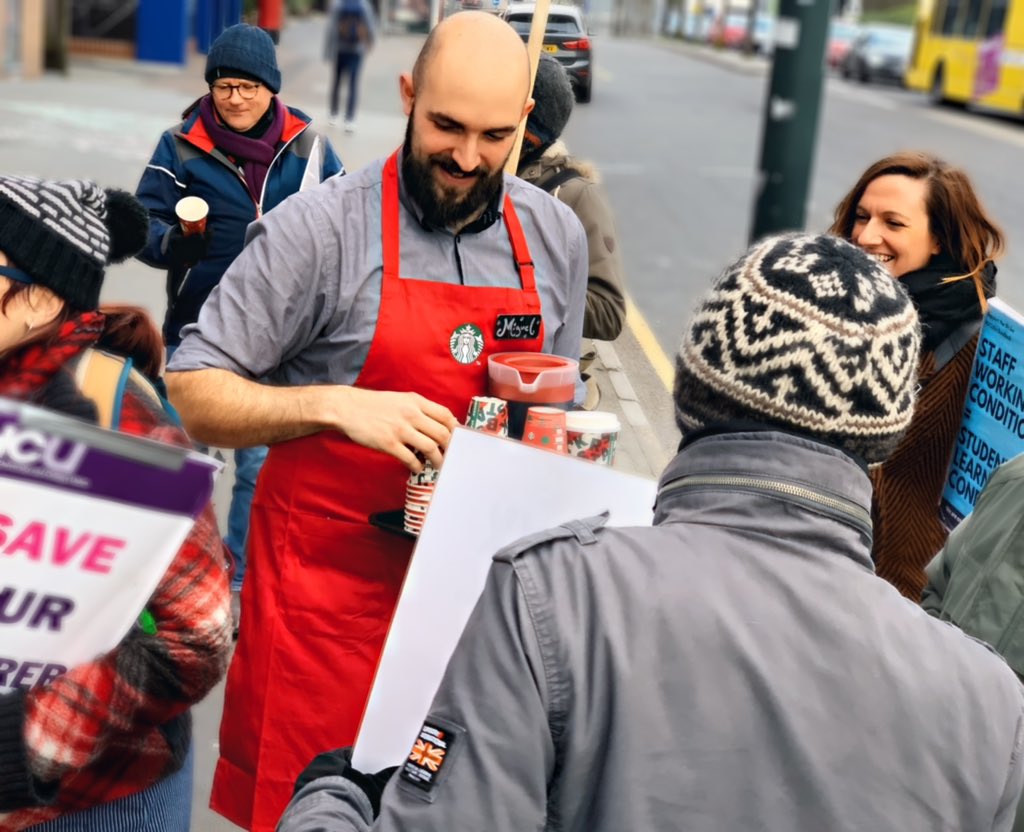 anveneti's tweet photo. Thanks @StarbucksUK @Starbucks #bournemouth for supporting #ucustrikes @UCUBU Solidarity with Warm coffees in a cold day https://t.co/DY9USk2Fsy