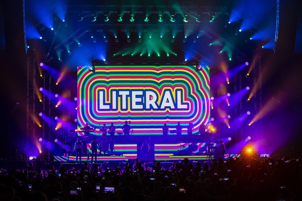 Robelighting's tweet photo. Juan Luis Guerra kicked off his 2019 tour with a #lightingdesign created by #designer Daniel Charif working with #programmer &amp; #lightingdirector Emmanuel Ferry using a rig of @Robelighting #MegaPointe, #Spiider &amp; #BMFL luminaires supplied by Línea Estratégica. (📸 @loosplat) https://t.co/euw10ZFTRY