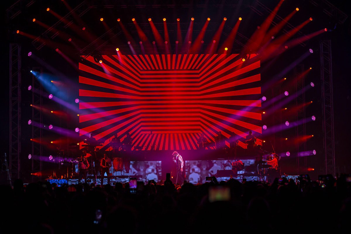 Robelighting's tweet photo. Juan Luis Guerra kicked off his 2019 tour with a #lightingdesign created by #designer Daniel Charif working with #programmer &amp; #lightingdirector Emmanuel Ferry using a rig of @Robelighting #MegaPointe, #Spiider &amp; #BMFL luminaires supplied by Línea Estratégica. (📸 @loosplat) https://t.co/euw10ZFTRY