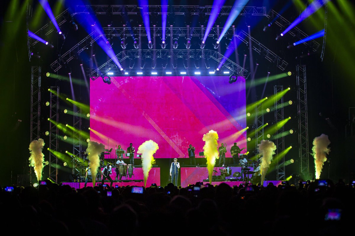 Robelighting's tweet photo. Juan Luis Guerra kicked off his 2019 tour with a #lightingdesign created by #designer Daniel Charif working with #programmer &amp; #lightingdirector Emmanuel Ferry using a rig of @Robelighting #MegaPointe, #Spiider &amp; #BMFL luminaires supplied by Línea Estratégica. (📸 @loosplat) https://t.co/euw10ZFTRY
