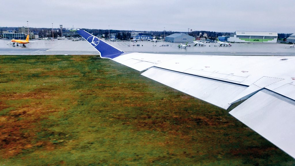 OnBoardHD's tweet photo. ¡Seguimos estrenando aerolíneas!
Ahora ha sido el turno de Nordica, operando un CRJ900 para LOT, en un cortito vuelo desde Riga a Varsovia.
¡En un par de horas estrenamos el B737 de LOT Polish Airlines!
😎✈ https://t.co/wulALj5T3c