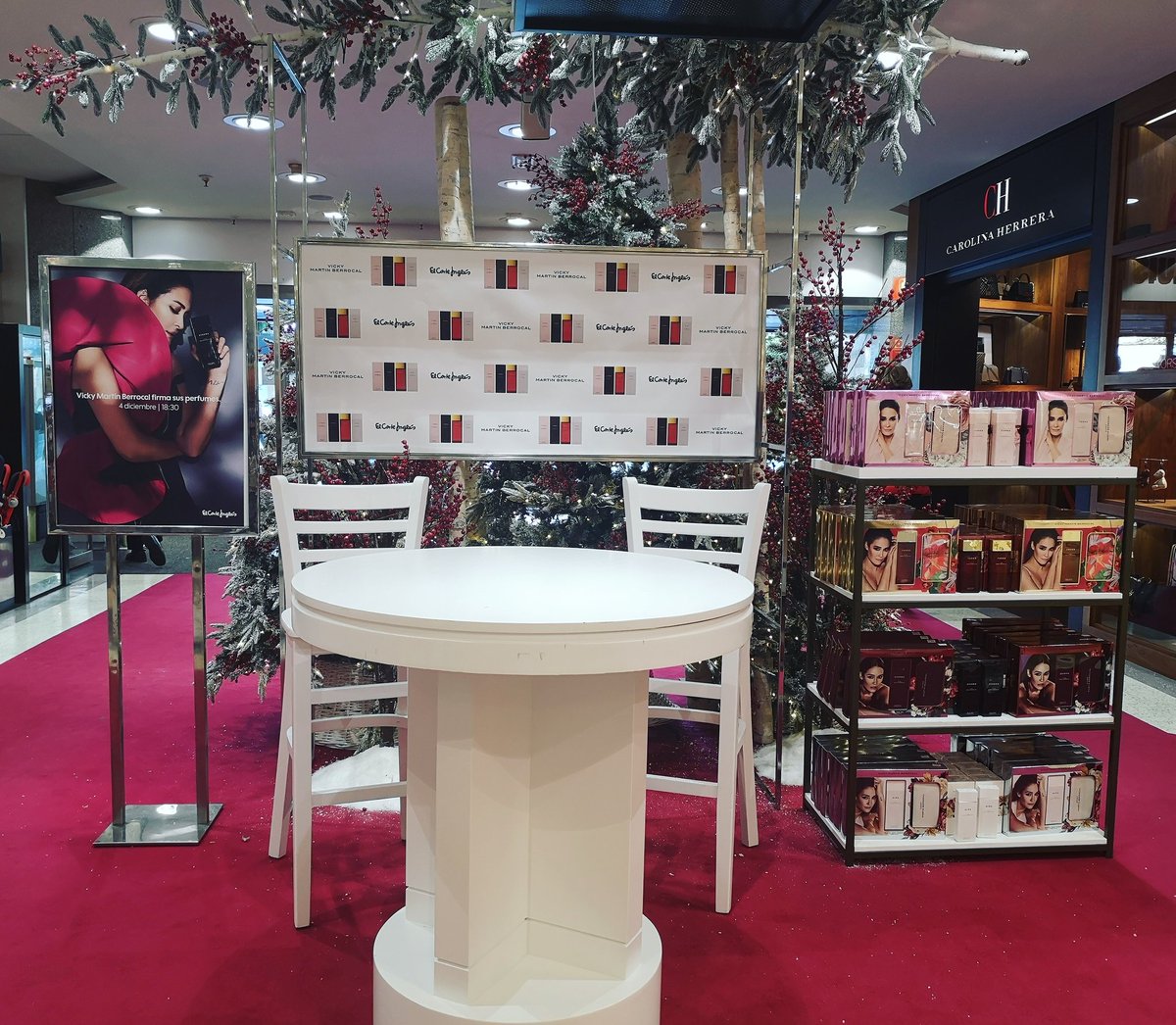 Todo preparado en el corte inglés de Nervion para la firma de franquicias de @vickymberrocal nos vemos aquí a partir de las 18:30h