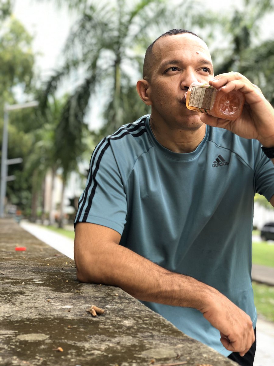 djhongo_web's tweet photo. Después de un buen trote me refresco cool con @aloeveraking_okf_panama #FresaKiwi 😌😎 #FreeSugar 🤭😝 https://t.co/ISKfukKbxP