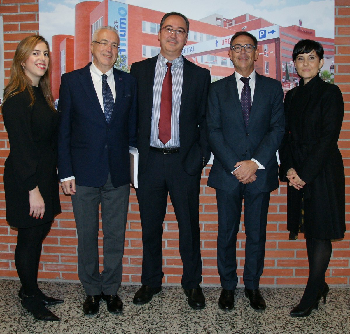 AreaUnoArrixaca's tweet photo. 📢Mariano Rigabert Montiel #Urología, ha leído su tesis doctoral: "Controversias en la promoción de la donación de órganos para trasplante entre los adolescentes" @UMU @Murciasalud @IMIB_Arrixaca
📸 del doctorando con el director de tesis y miembros del tribunal. ¡Felicidades! 🤗 https://t.co/cSBpHbLQek