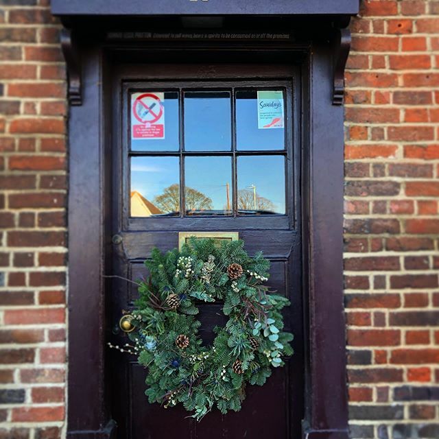 HighlanderPH's tweet image. Getting fully festive!! 🔔🎄🔔🎄🔔 We’ve had wreaths adorning this old door for years.  It’s such a special symbol of welcome... which you all most certainly are! 
Couldn’t be happier this year with our fabulous festive wreath from the wonderfully tal… ift.tt/2r49lyz