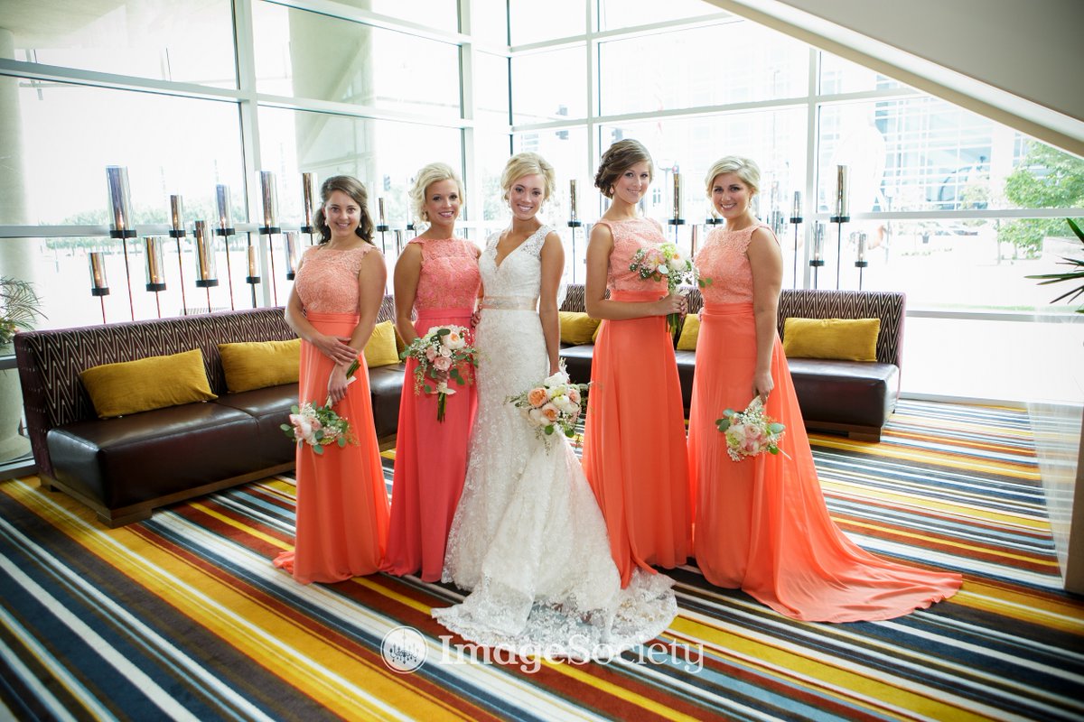 Happy #WeddingWednesday! You just can't get that floor to ceiling window lighting anywhere!! It's so flawless! We'd love to be a part of your #HappilyEverAfter. Message us today and we'll get you in contact with one of our amazing wedding coordinators!

📷 Image Society