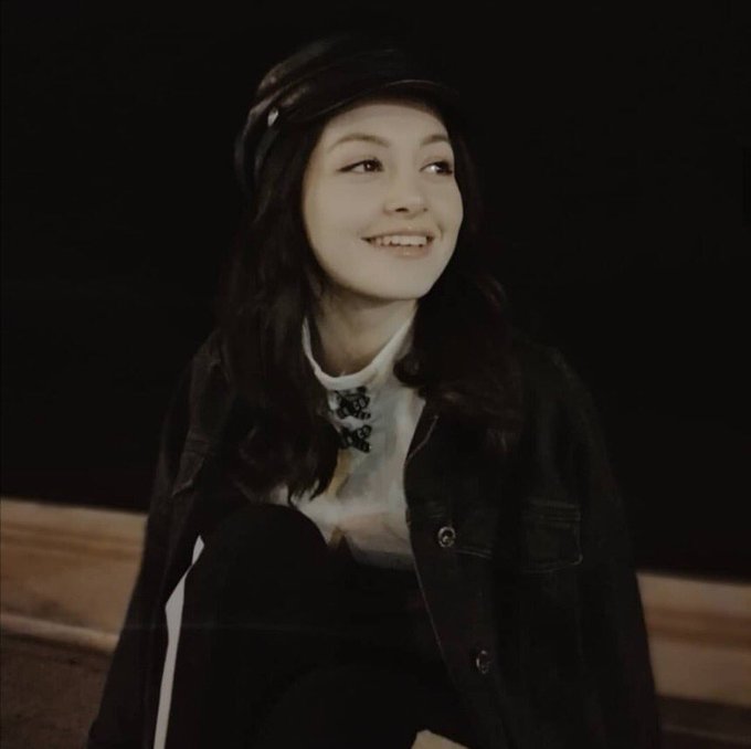 "Kadın karnına koca bir dünya sığdırdı, siz dünyanıza bir kadın sığdıramadınız." #CerenÖzdemir