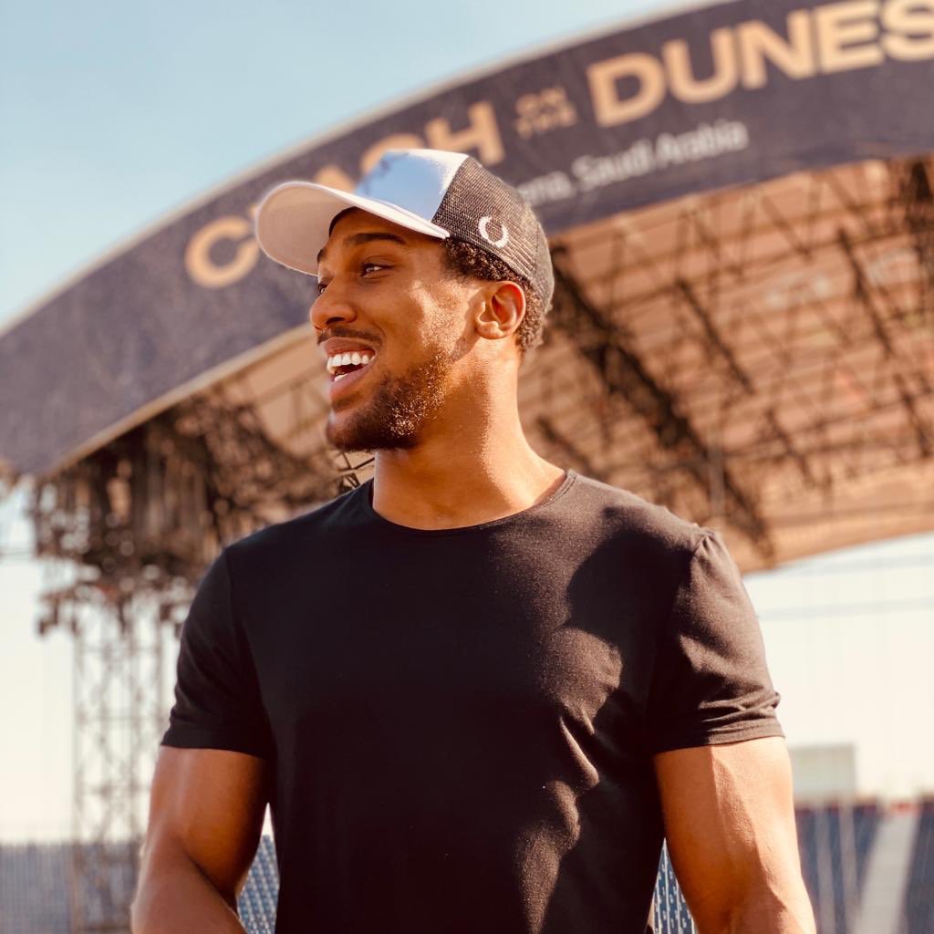 anthonyjoshua's tweet photo. Taking in all the energy 🇸🇦 @DAZN_USA https://t.co/WM5RykL8nj